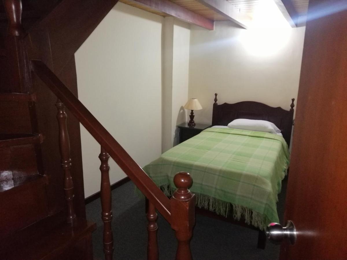 Hostal Victoria 키토 외부 사진